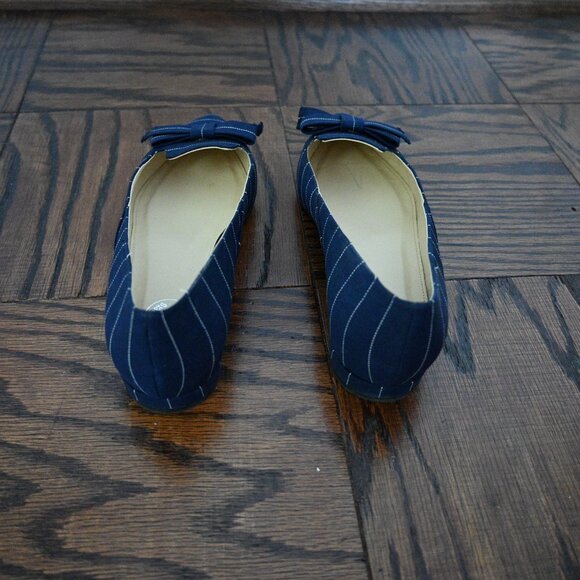 Brooks Brothers Red Fleece Pointed Toe Flats – Navy with White Stitching – 9 - Picture 3 of 8